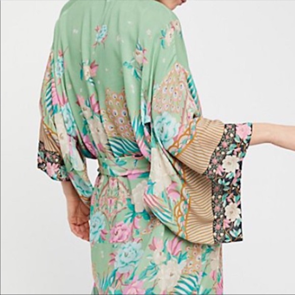 Maxi Kimono Floral Cover up - Picture 4 of 7